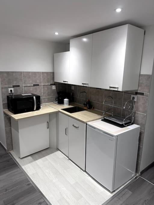 Appartement T4 En Hyper-Centre Bourgoin-Jallieu Exterior foto
