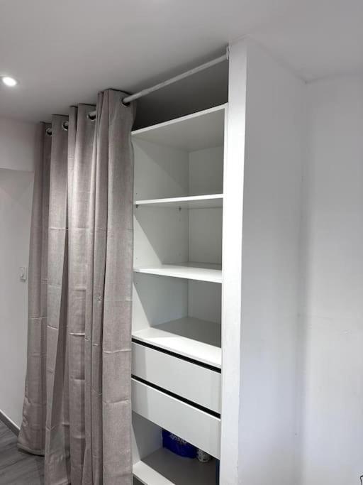 Appartement T4 En Hyper-Centre Bourgoin-Jallieu Exterior foto